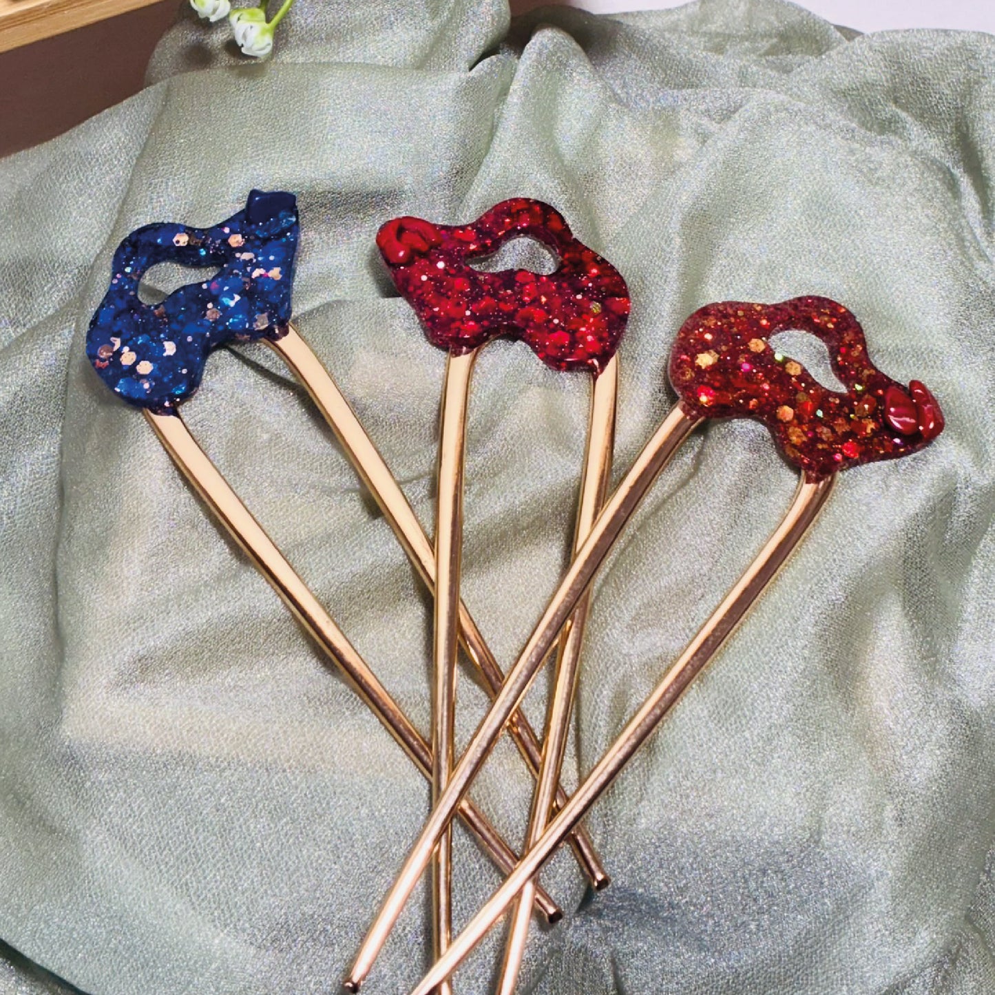 Pic à cheveux résine rouille