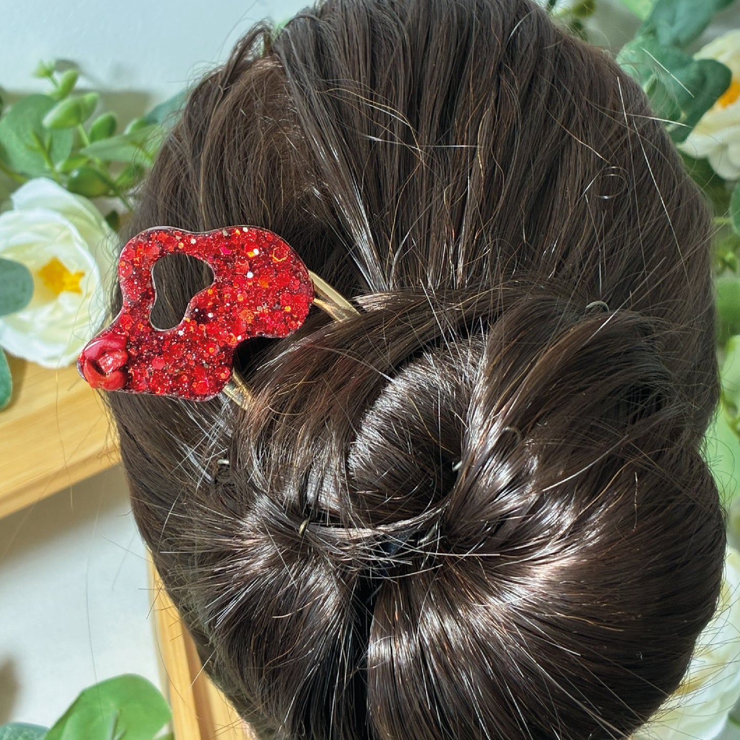 Pic à cheveux résine rouge
