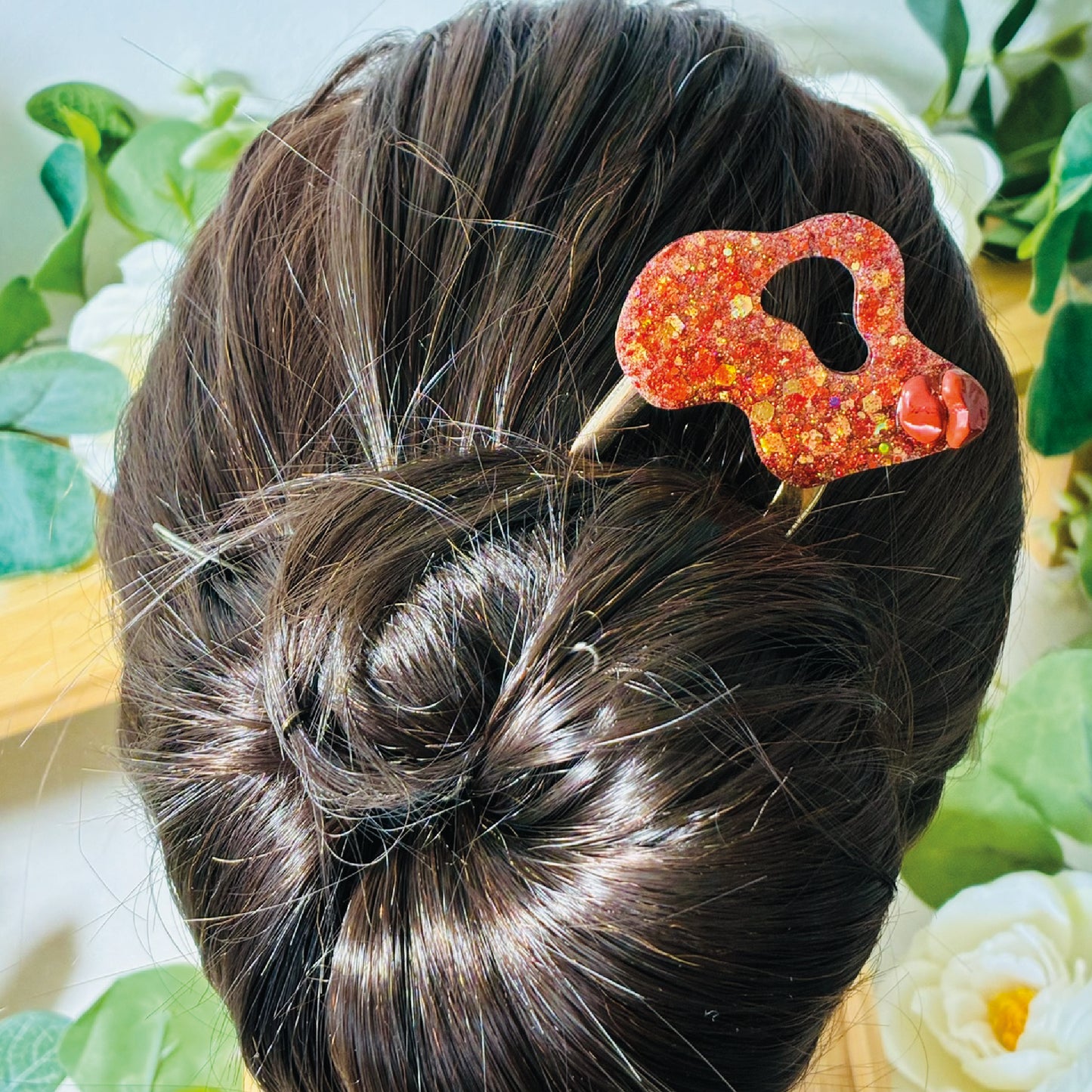 Pic à cheveux résine rouille