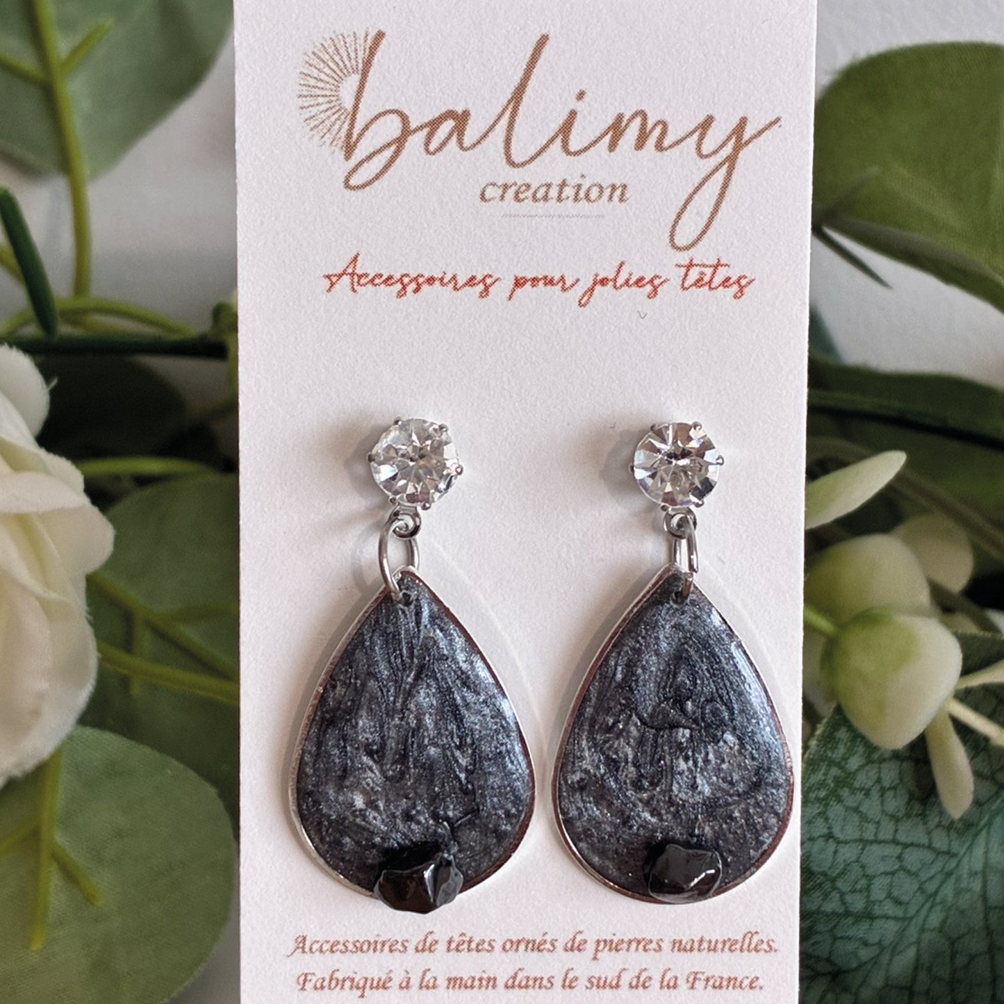 Boucles gouttes argent nacré.